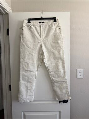 Frye Woman’s White Straight Jeans - Clean Minimal Style